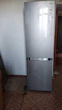Продаю холодильник LG в идеальном состояний.