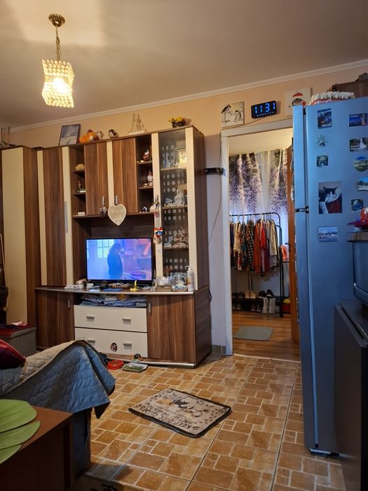 Vand partament cu 2 camere sau schimb cu unul mai mare la parter + dif