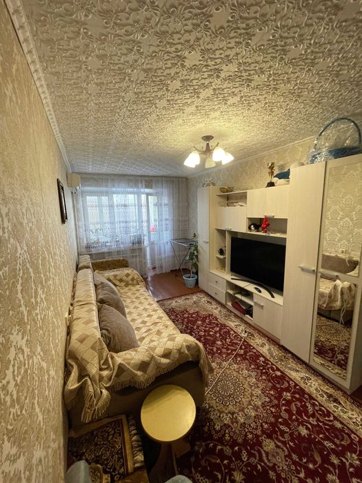 Продаётся 3-комнатная квартира, район «Защиты», кирпичный дом