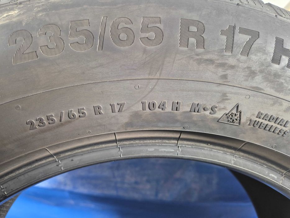 235/65/17 104h Continental