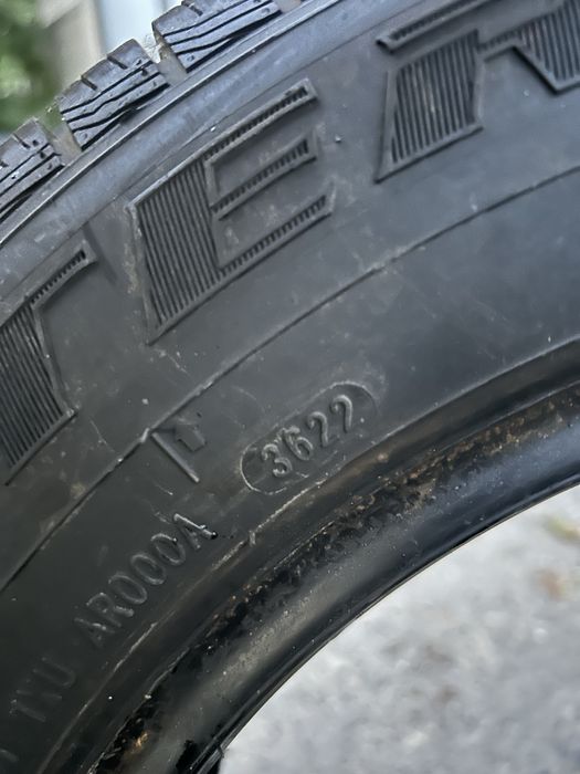 Продам парную зимнюю рещину 185/65/14