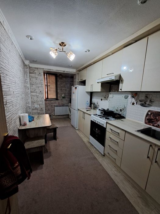 Srochna Sagdianada 2 xonalik 1-etaj uy sotiladi.