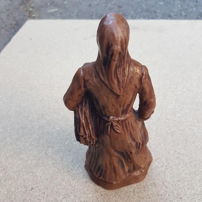 Statuie femeie artizanat