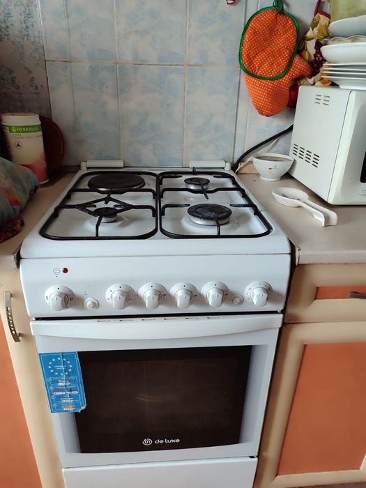 Продам газовую плиту