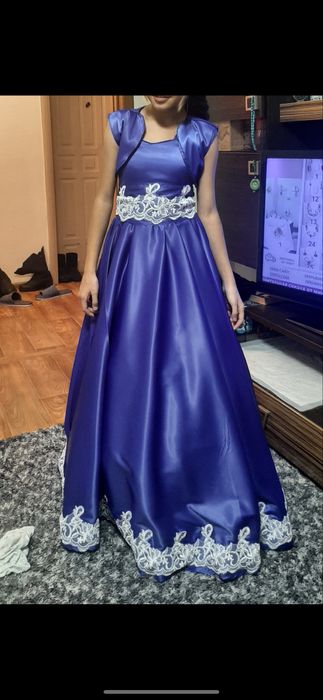 Продам платье для девочки размер 7-10 лет