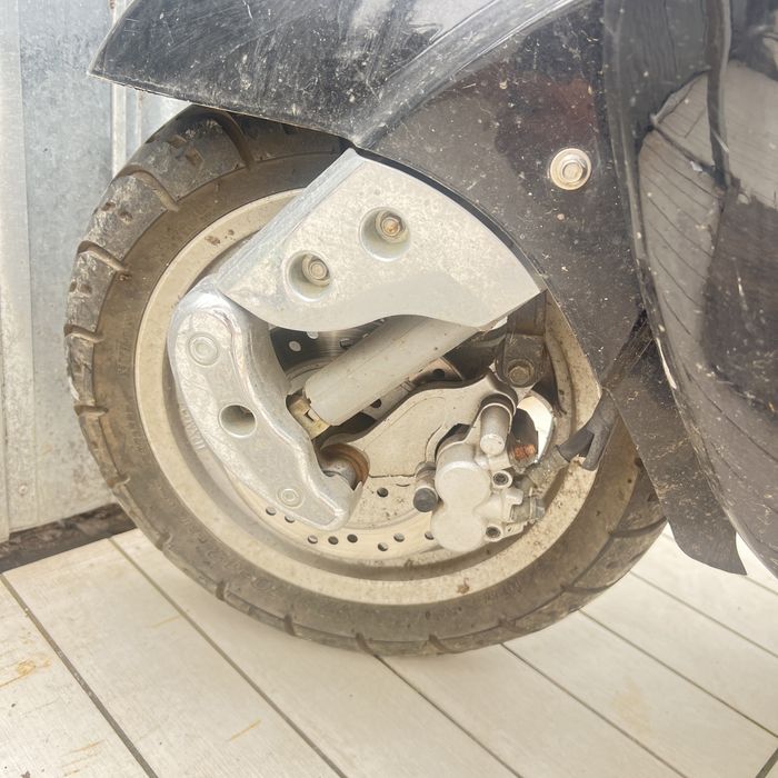 Scuter Pegasso Znen 49 cmc model Vespa doar 412 km
