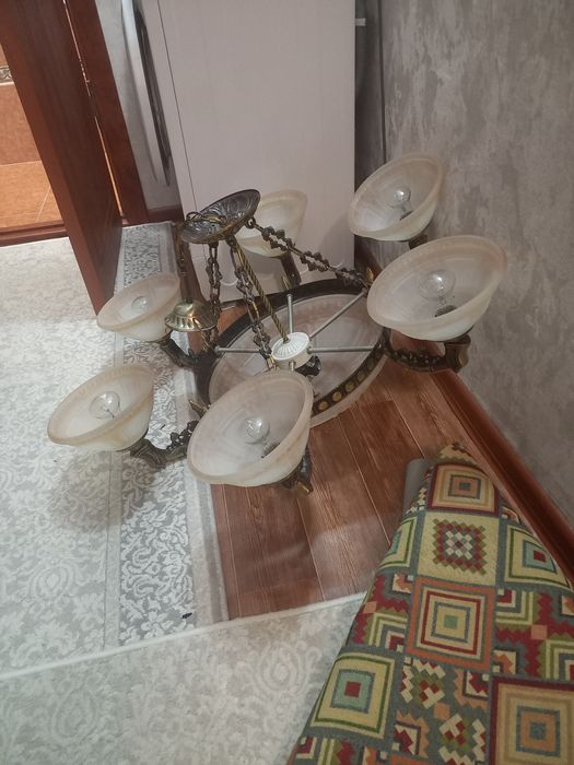 Люстра болшой, 6 лампочки