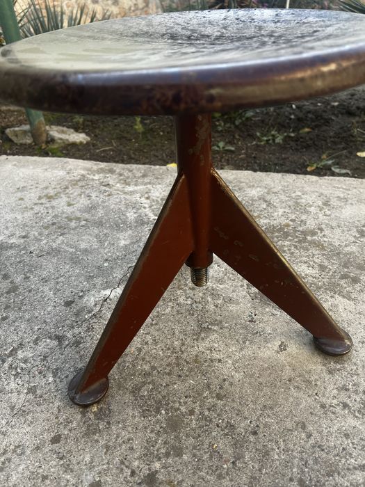 Стул рояльный продается