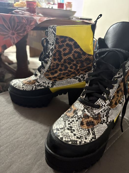 Елегантни тигрови боти