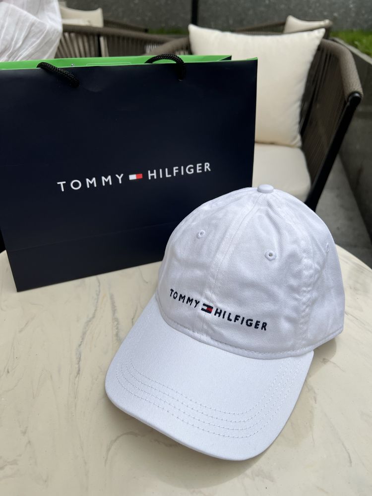 Кепка от Tommy Hilfiger