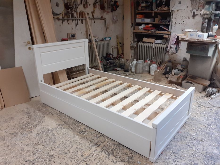 Mobilier lemn masiv
