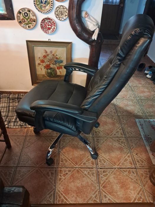 Vând scaun birou din piele cu masaj