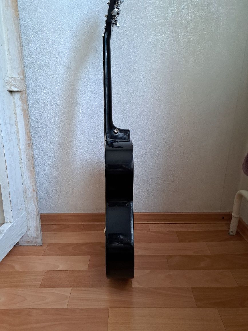Отличная гитара Levinson LA-R38B