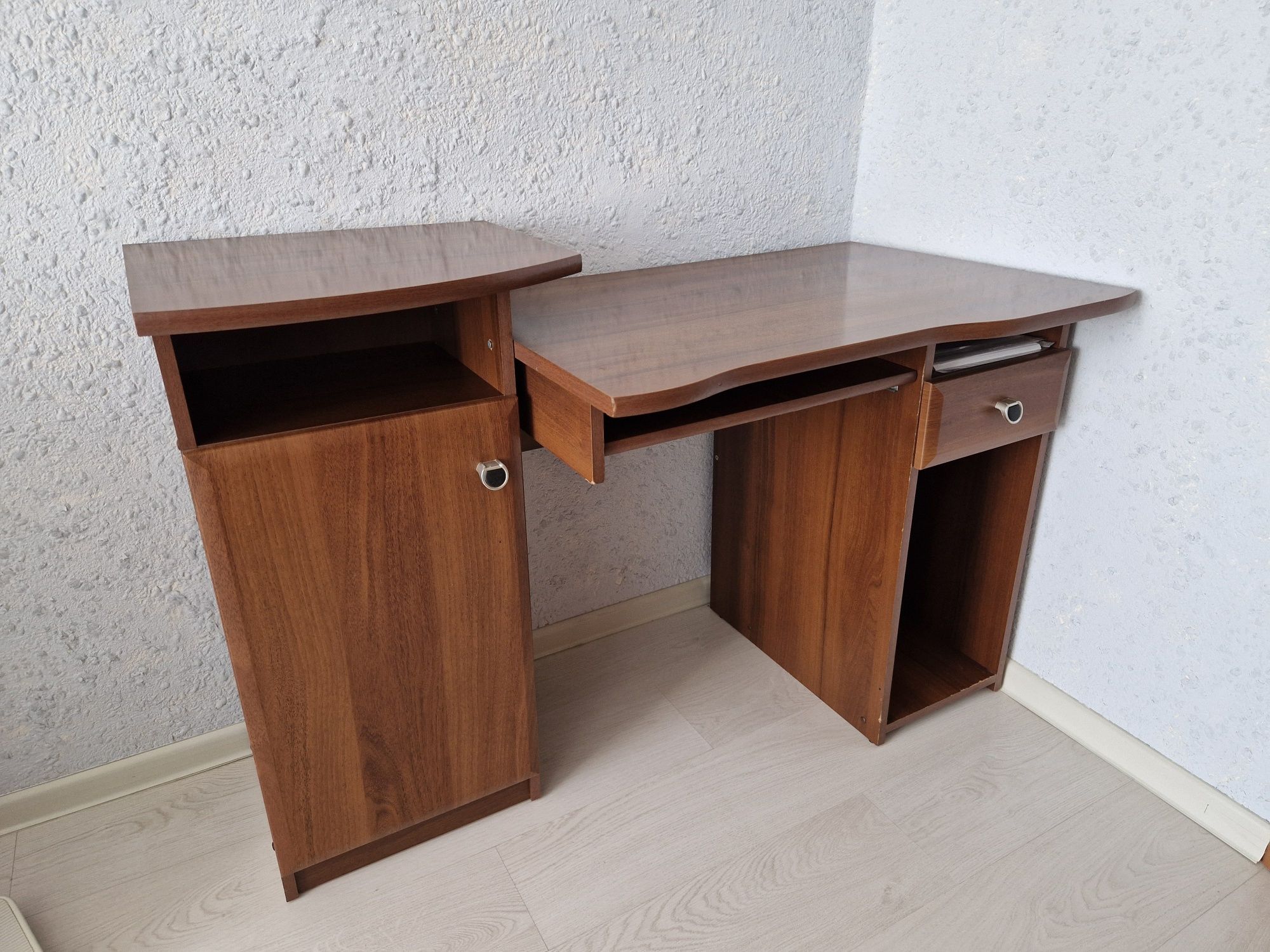 Стол компьютерный
