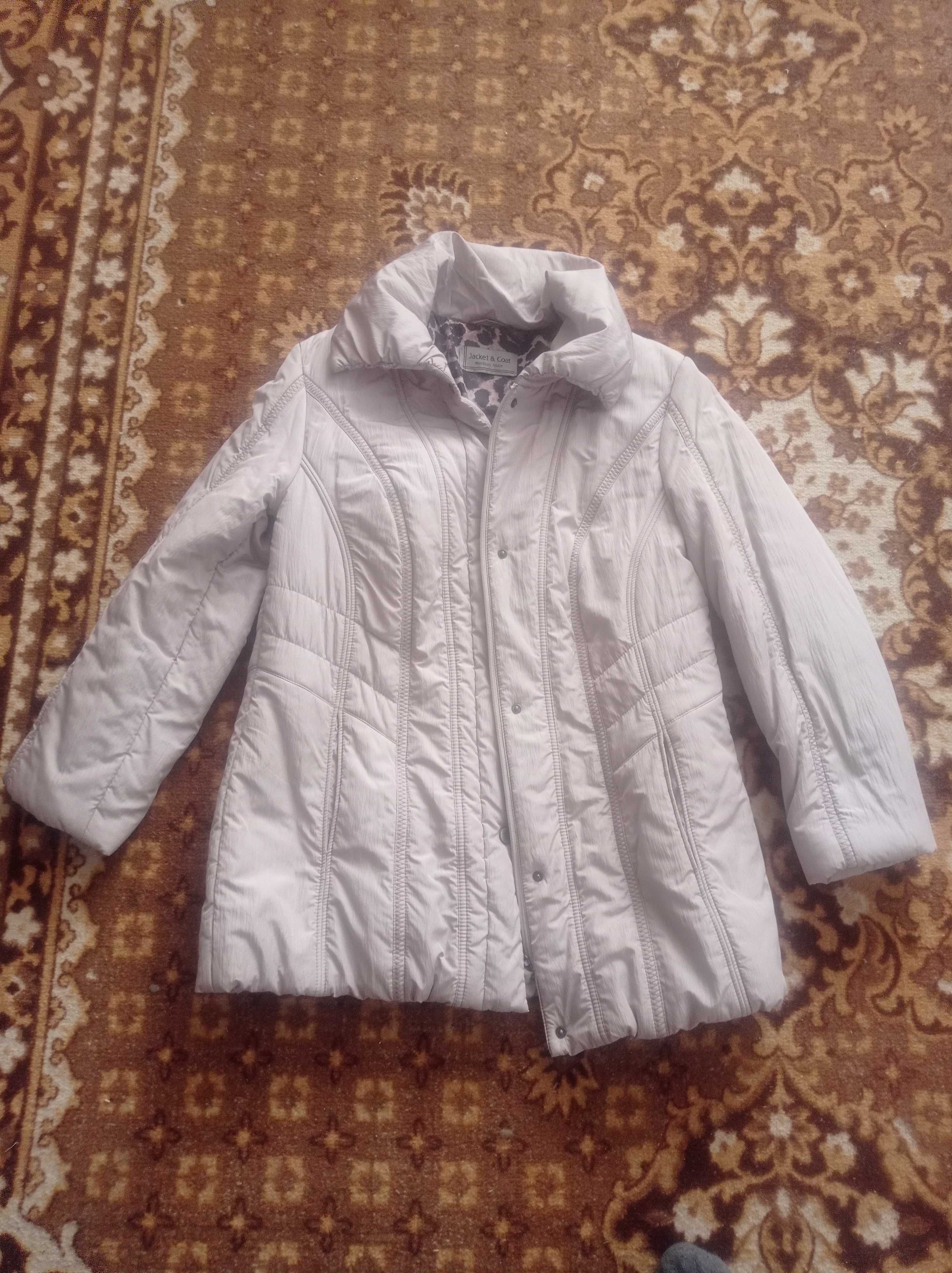 Продаем КУРТКУ женскую Jacket & Coat весна-осень в отличном состоянии