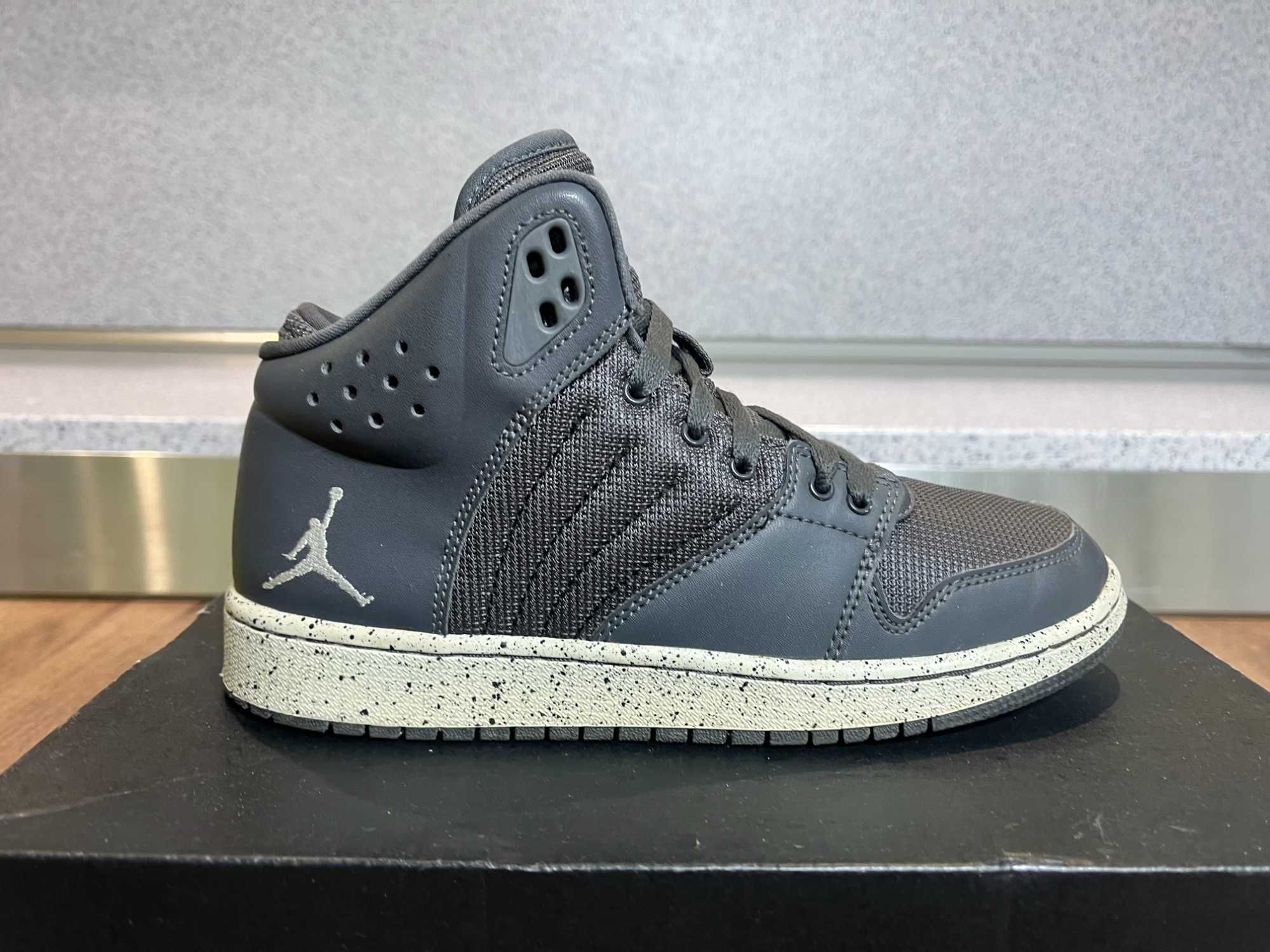 ОРИГИНАЛНИ *** Nike Air Jordan 1 Flight 4 Premium Gray