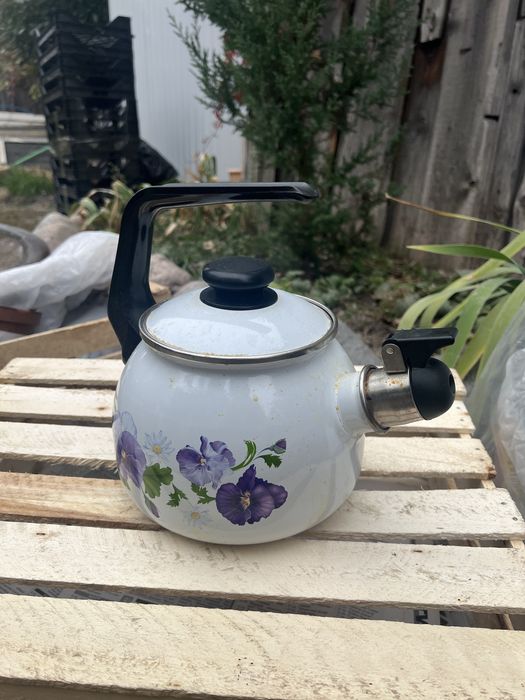 Эмалированный чайник