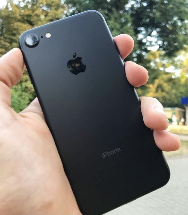 Продам Айфон 7  iphone 7