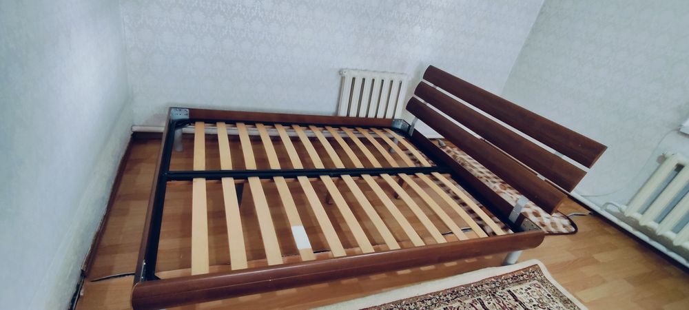 Двухспальная Кровать дерево.