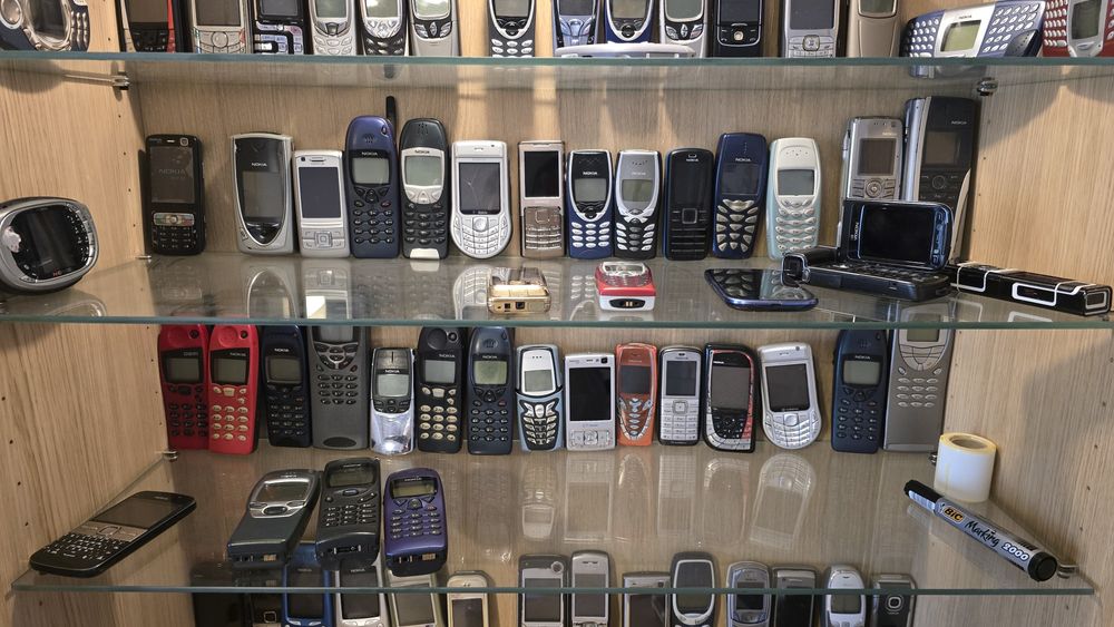 Lot de 190 telefoane vechi de colectie Nokia Ericsson Motorola