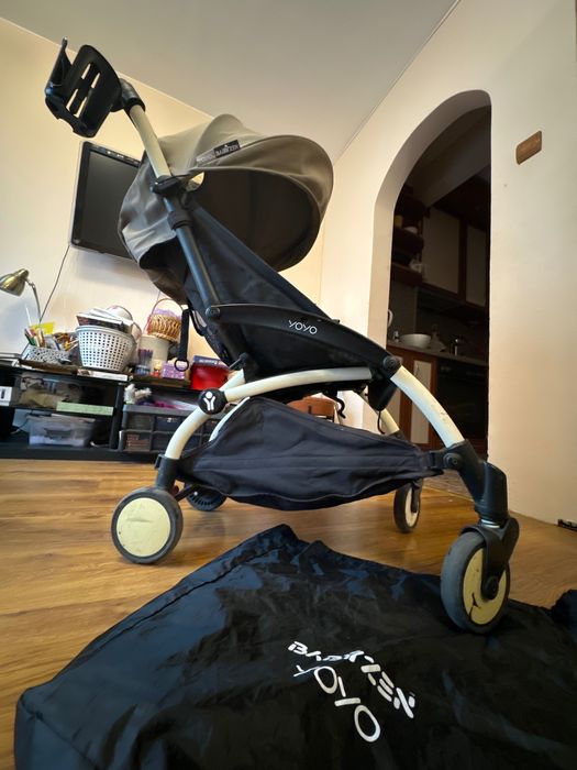 Бебешка количка BABYZEN YOYO, сива/черна – лека, компактна, работеща