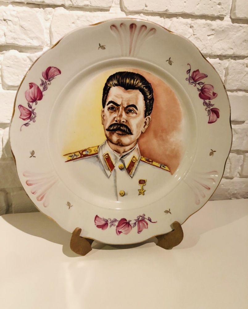 Настенная тарелка с портретом Сталина