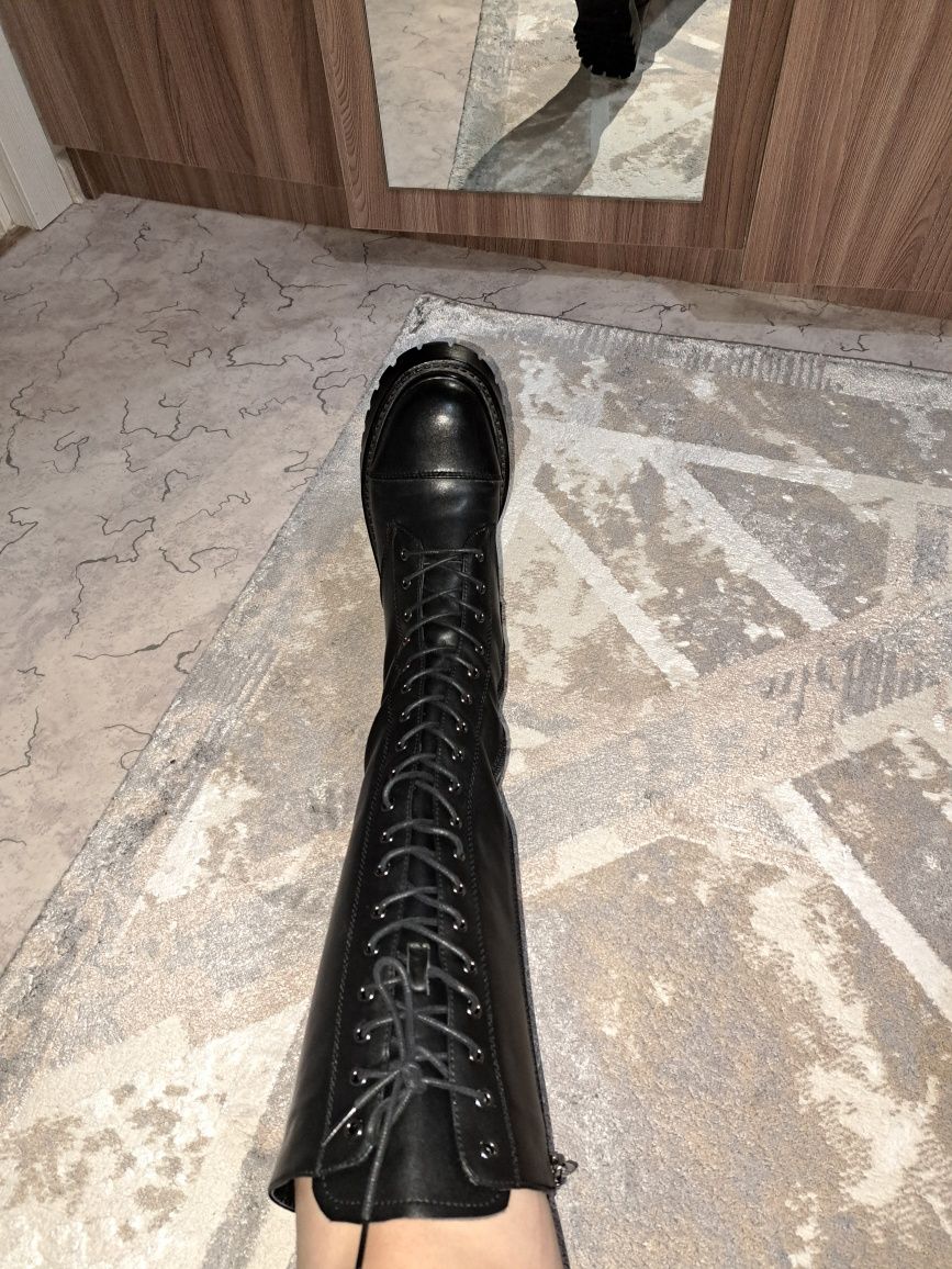 Продаётся зимняя ботинка