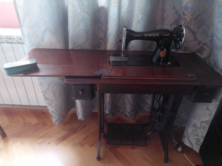 Продавам крачна шевна машина Singer, от 40те години на 20 век.