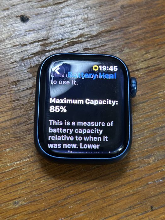 Apple Watch Series 7 (GPS + Cellular)