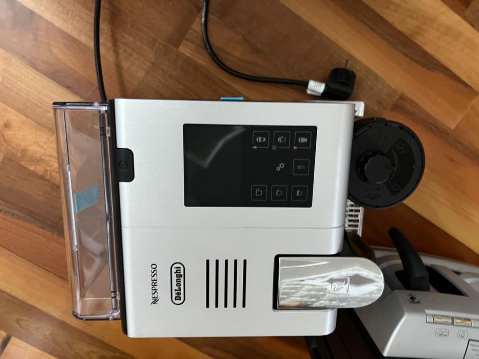 Кофемашина Delonghi Nespresso