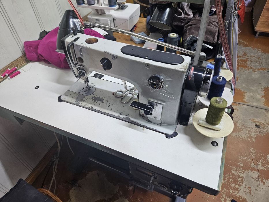 Продам швейную машину