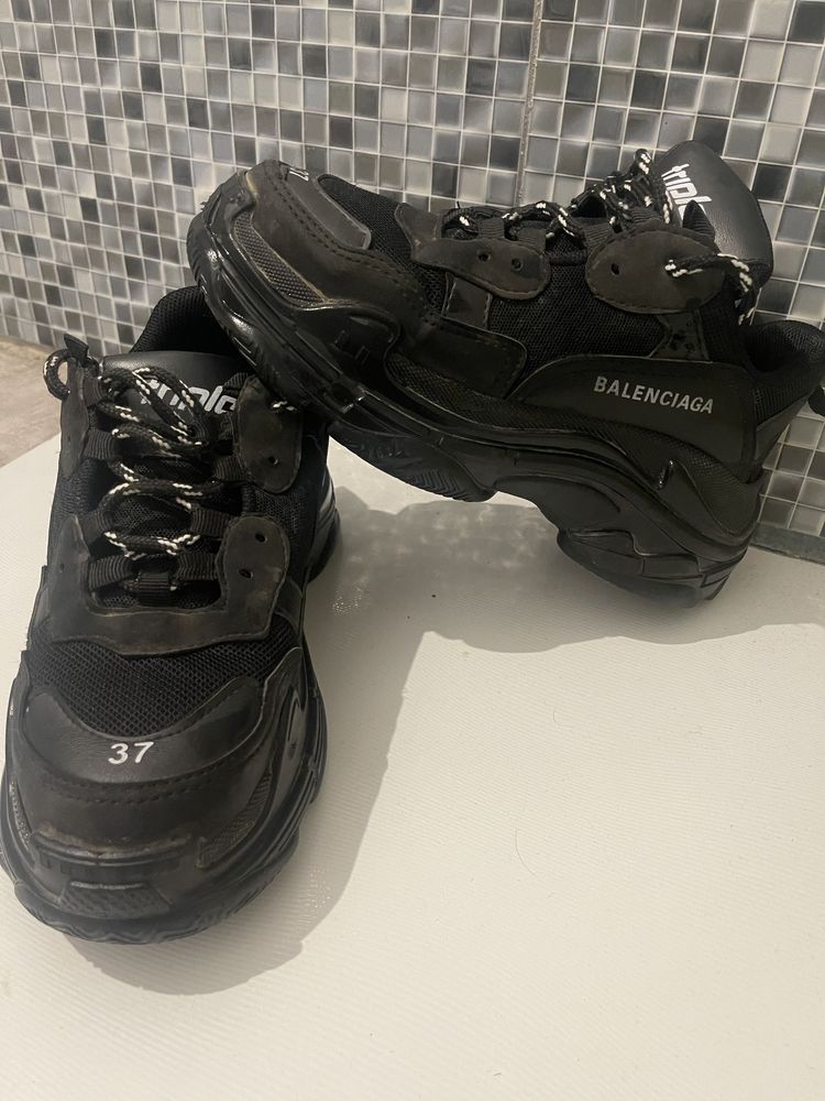 Adidași Balenciaga triple S