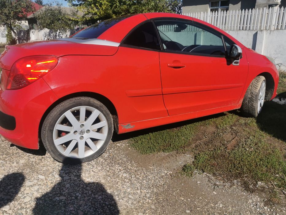 Peugeot 207 cabrio roșu