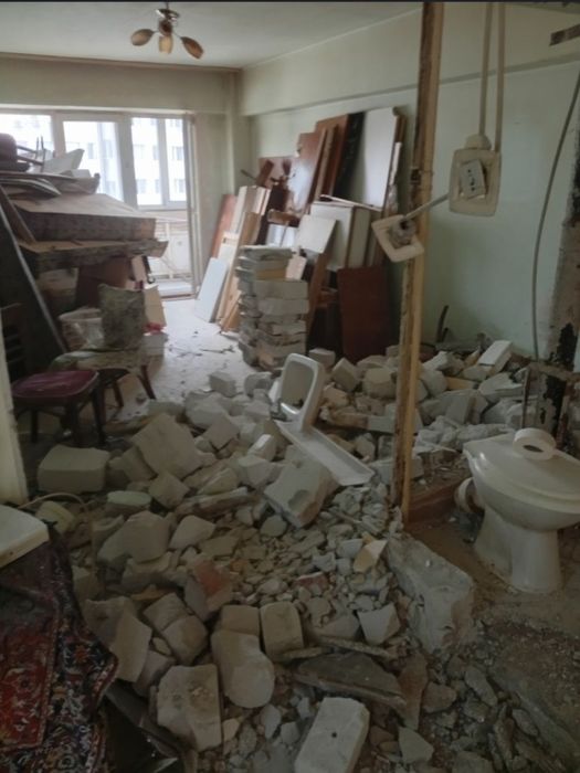 Transport Debarasari mutari moloz ridicare rapida resturi de construcț