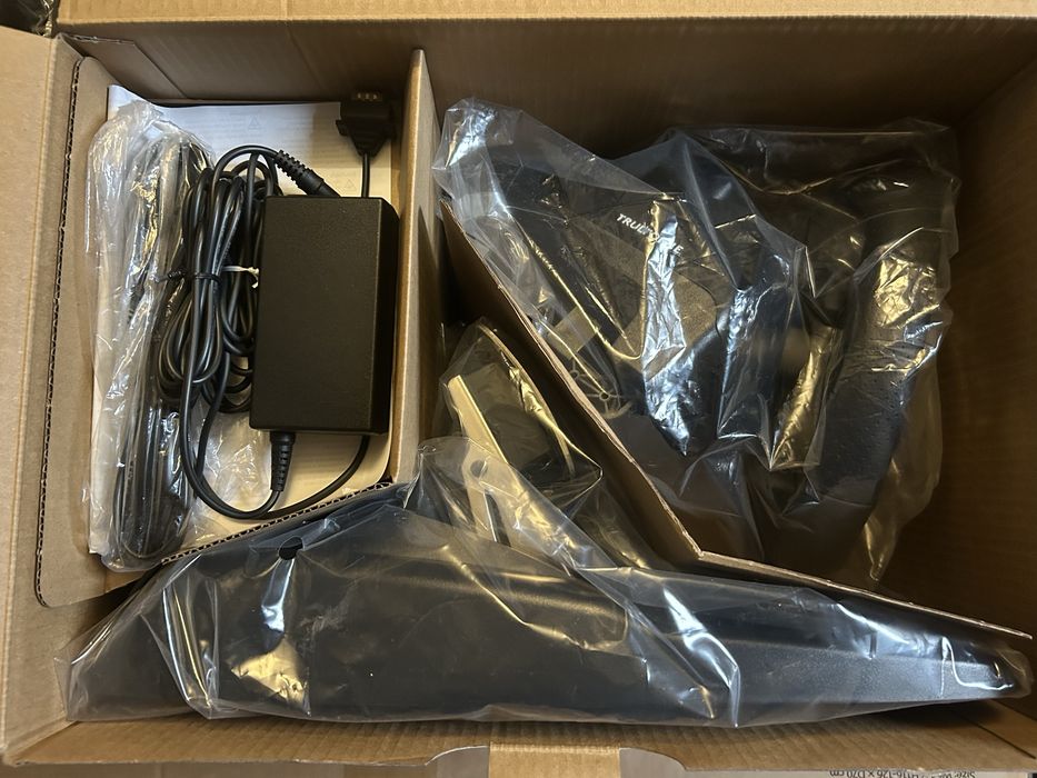 Чисто нов simracing волан и педали Logitech g923 и shifter Logitech