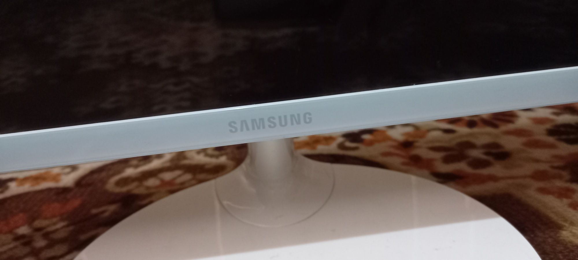 Продам монитор 32 дюйма на запчасти фирма Samsung
