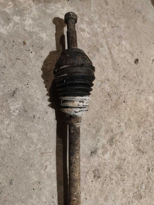 Полуоска Москвич Алеко