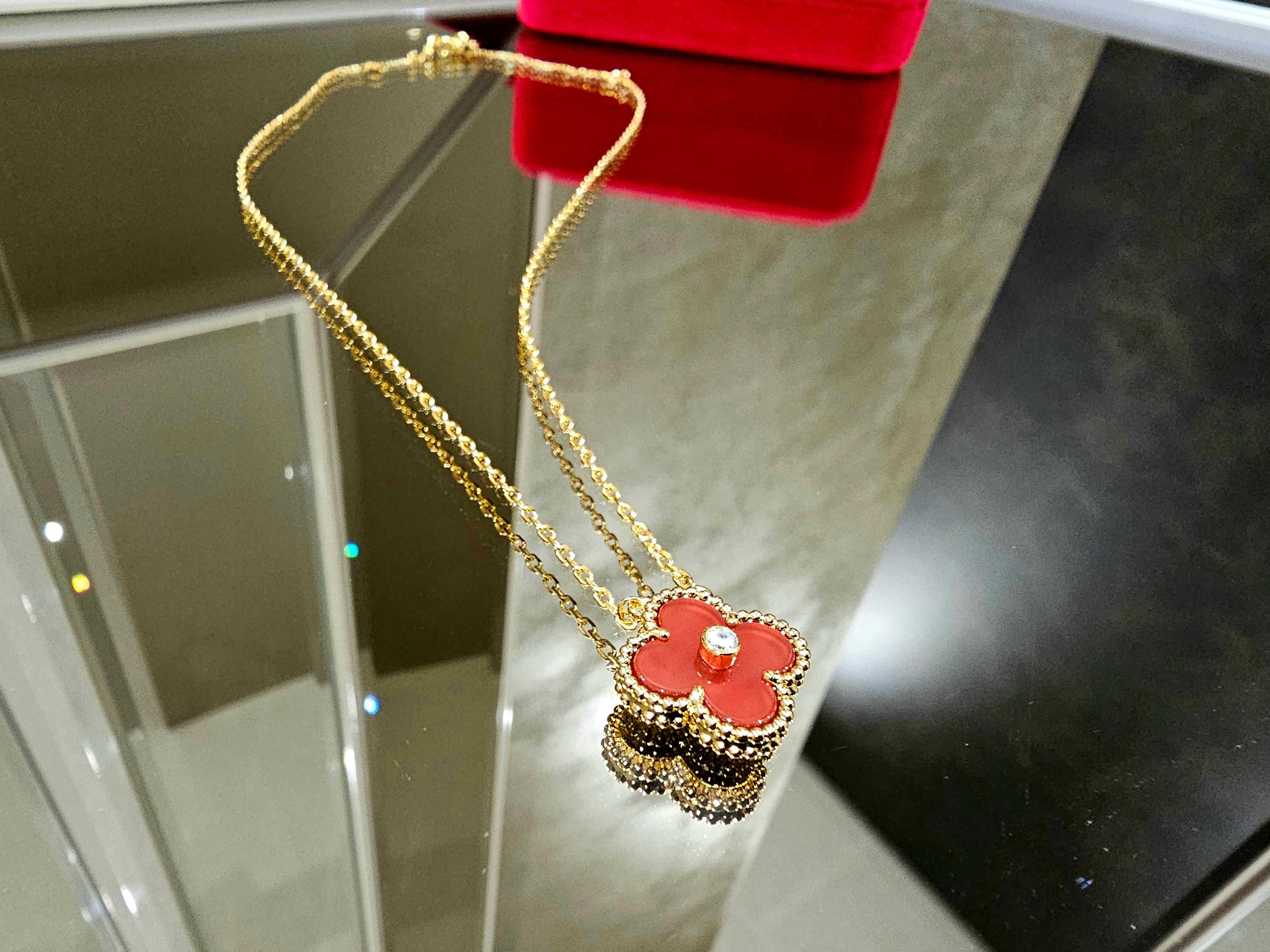 Van Cleef & Arpels VCA Gold Red Alhambra Diamond Clover Дамско Колие