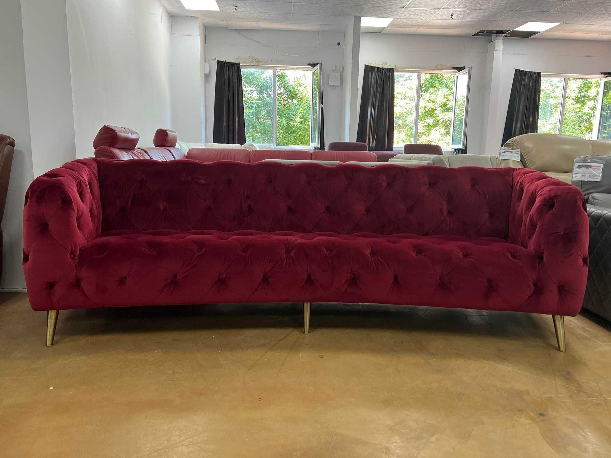 Бутиков Голям Пурпурно червен диван от плат Честърфийлд