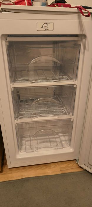 Vând congelator cu 3 sertare Candy