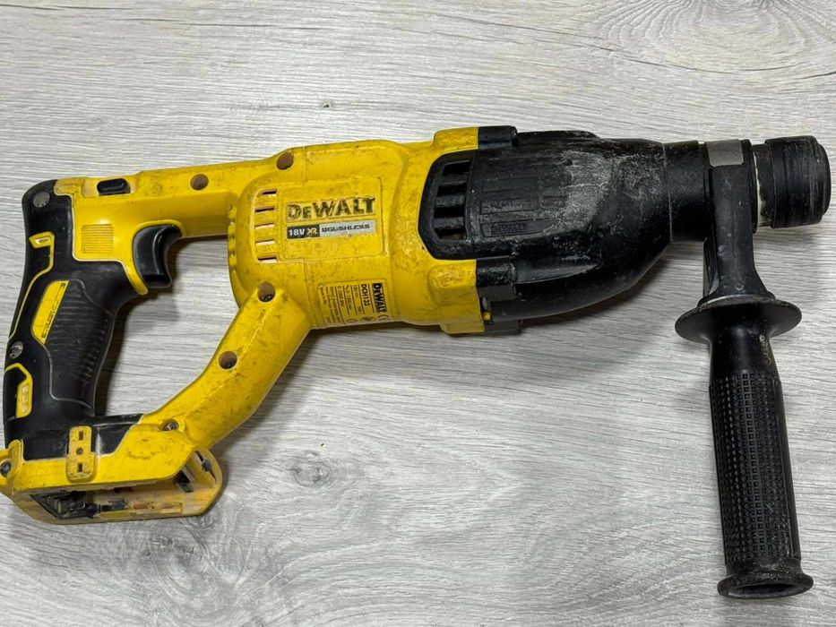 Акумулаторен перфоратор DEWALT DCH133 / без батерия и зарядно