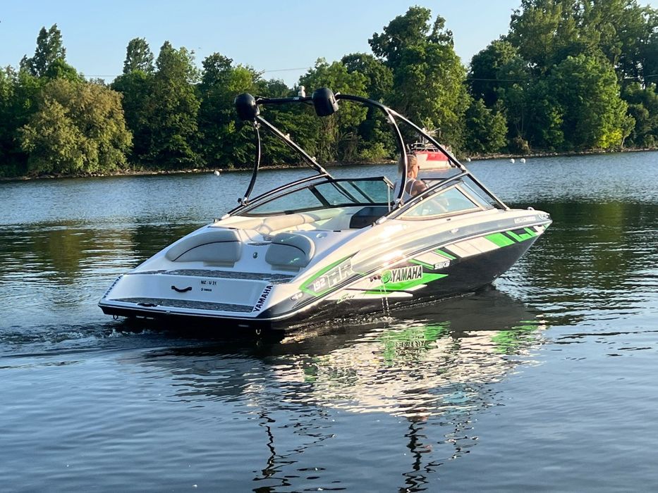 Ambarcatiune superba Yamaha AR192