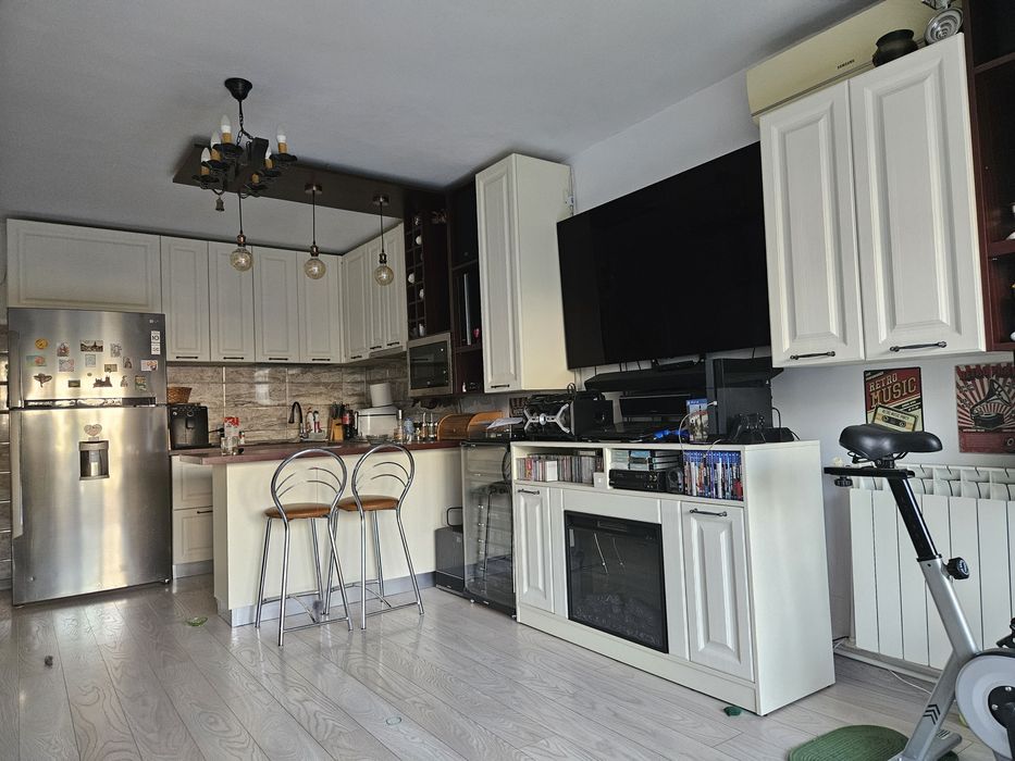 Sos.Buzaului,ap.2 camere,72m2,an 2005