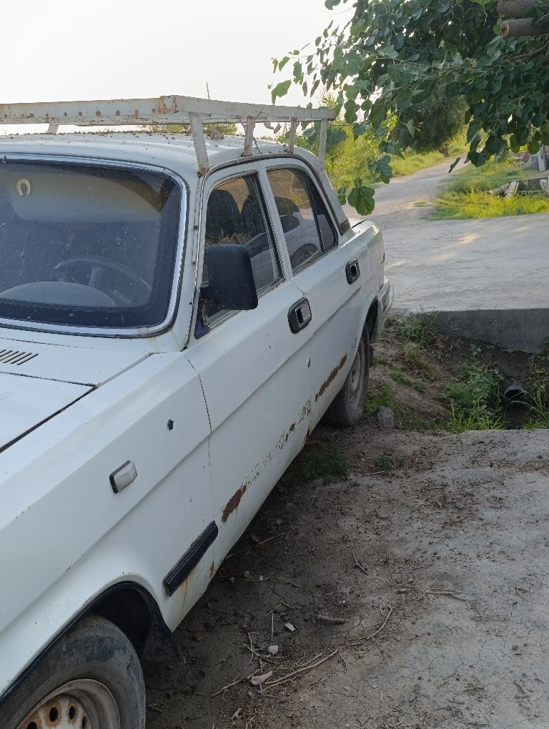 Mashina sotiladi Volga 3110