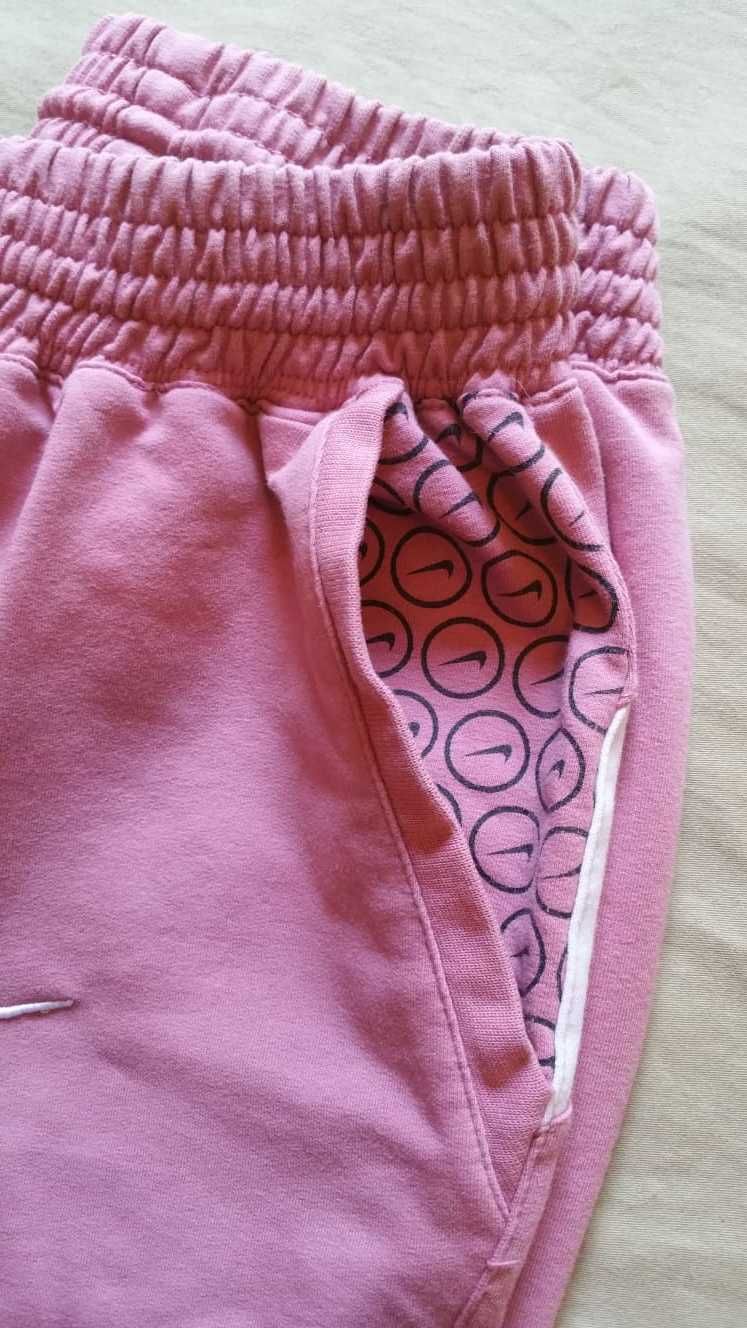 Pantaloni scurti Nike de dama