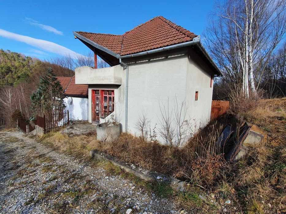 Vând casă de vacanță în Crivaia , Valiug - 50m de lac