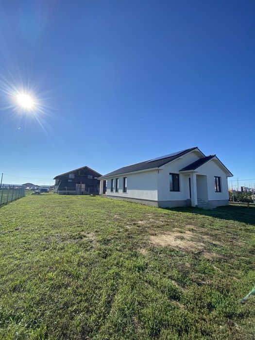 Casa moderna de vanzare la cheie cu toate utilitățile!