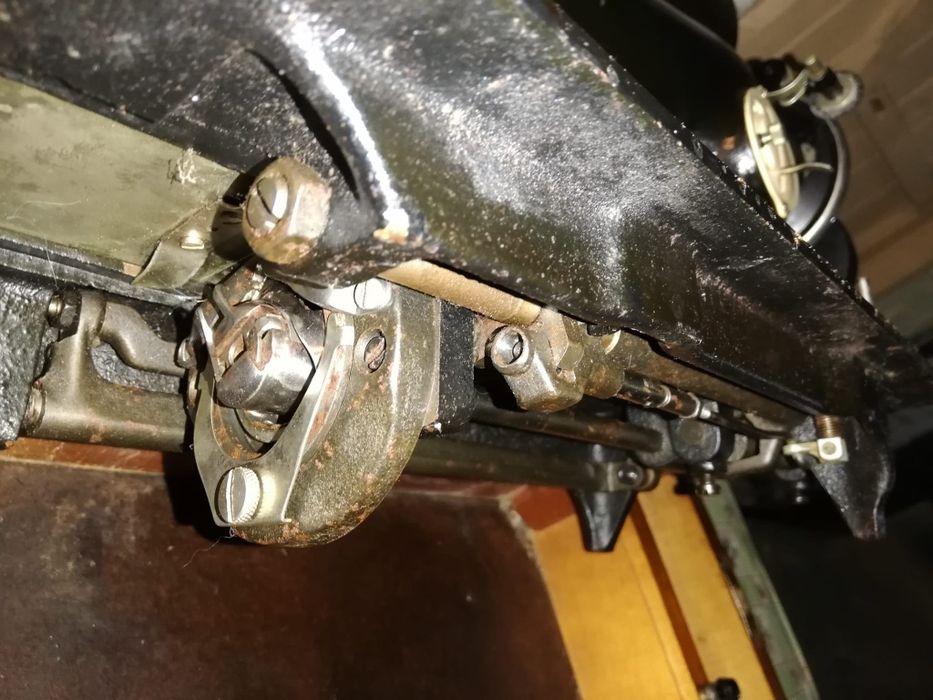 Mașina de cusut manuala