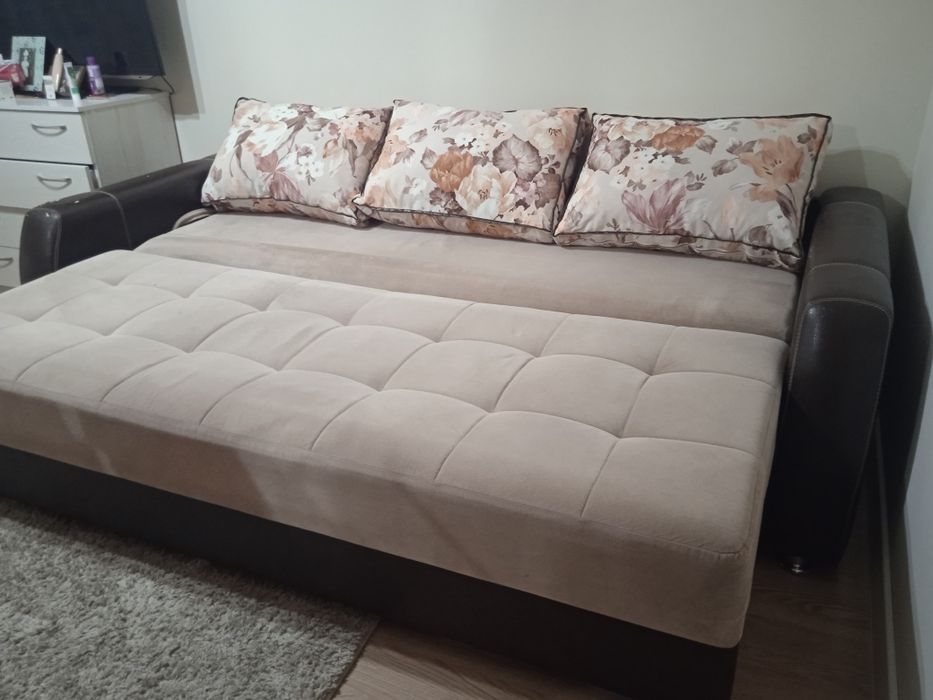 Продам диван в хорошем состоянии, с тремя подушками