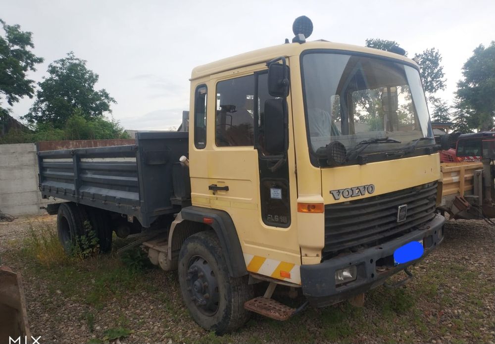 Camion VOLVO basculabil de 18tone volan dreapta